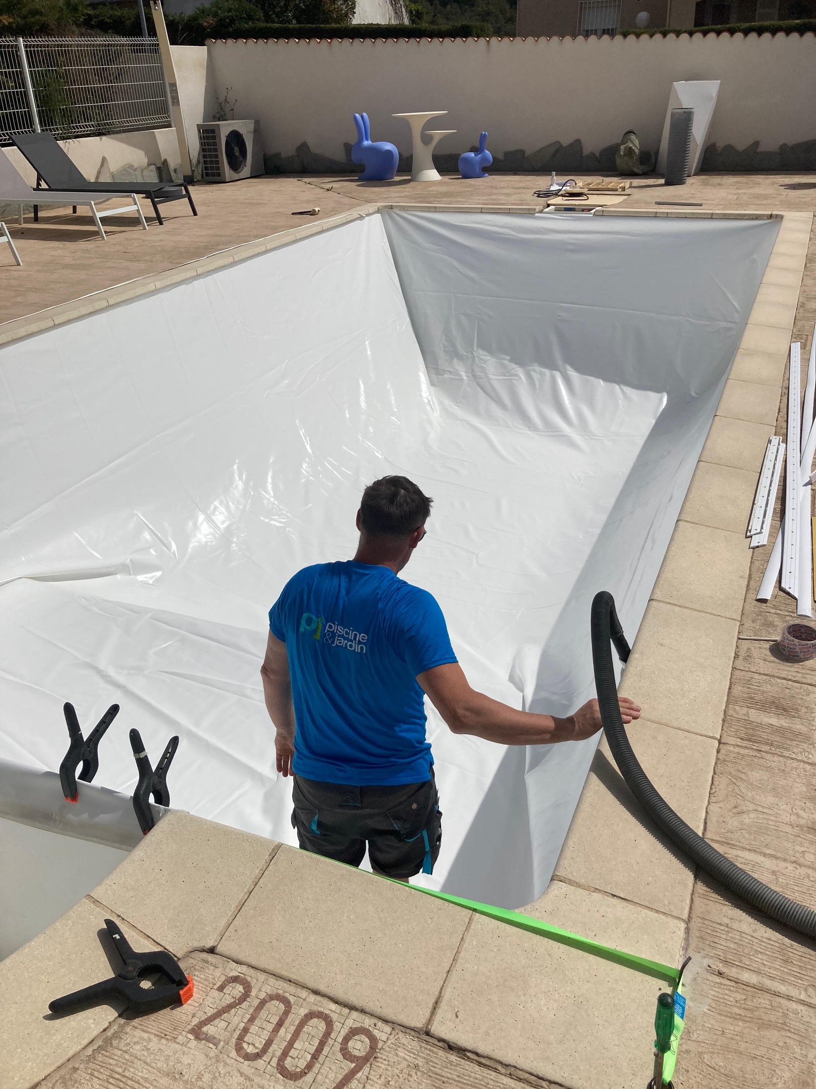Pose de liner pour piscine